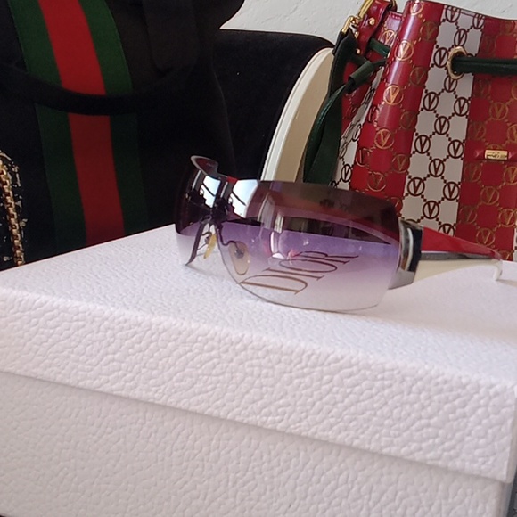 PRADA sunglasses - Picture 3 of 10